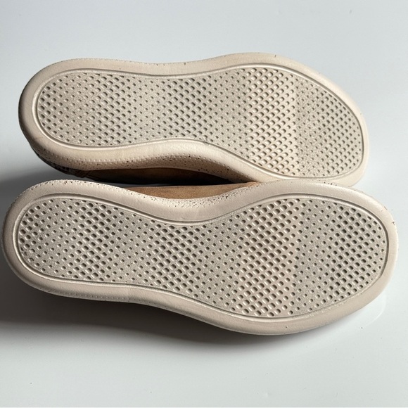 Skechers Bob’s Tan Slip-On Loafers Vegan Memory Foam Size 6.5 - Picture 12 of 12